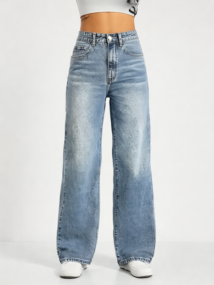 Amélie Vintage Straight-Leg Jeans – Light Wash Edition
